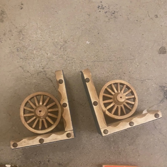 🏜📕 Seventeen Vintage Western Novels and Wagon Wheel Bookends 🐍📚 - Picture 3 of 9